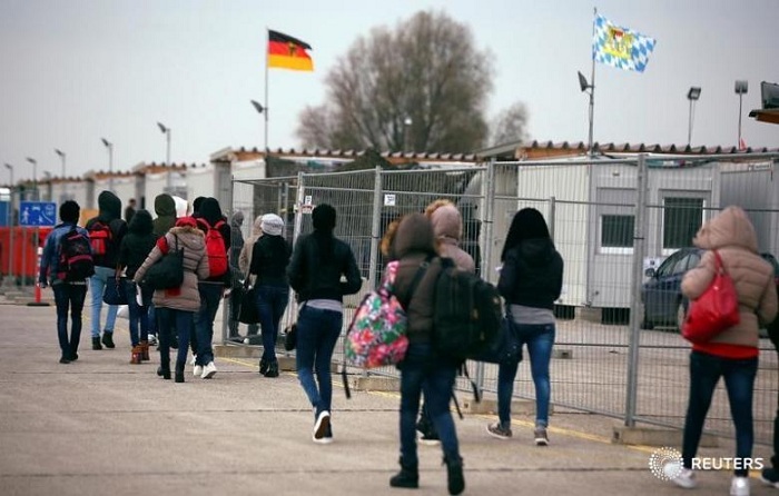German population hits record high of 82.8 million due to migrants